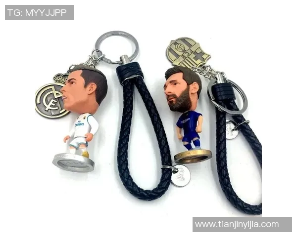 精美挂件卡片球星足球收藏版，多款球员形象助力足球迷热爱球场魅力